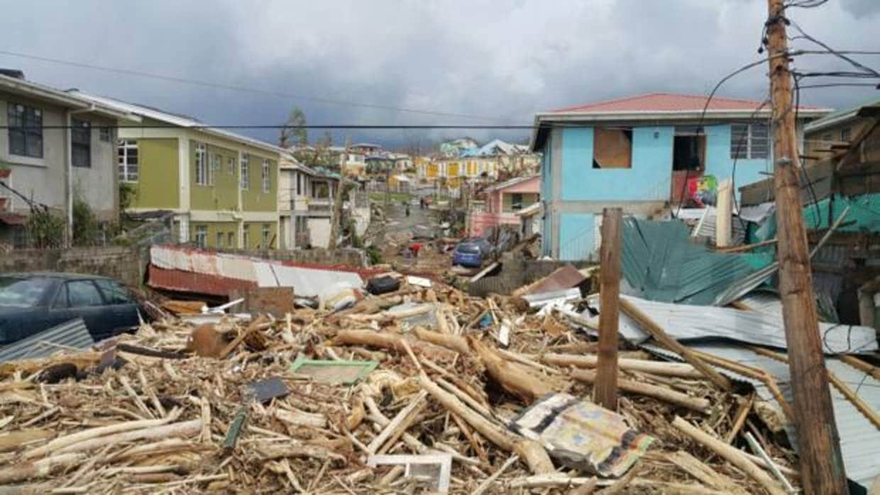 Al menos 15 muertos y 20 desaparecidos en Dominica por el paso del huracán María