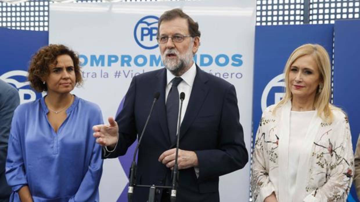 La ministra de Sanidad, Dolors Montserrat; el presidente del Gobierno, Mariano Rajoy, y la Presidenta de la Comunidad de Madrid, Cristina Cifuentes, presentando el acuerdo