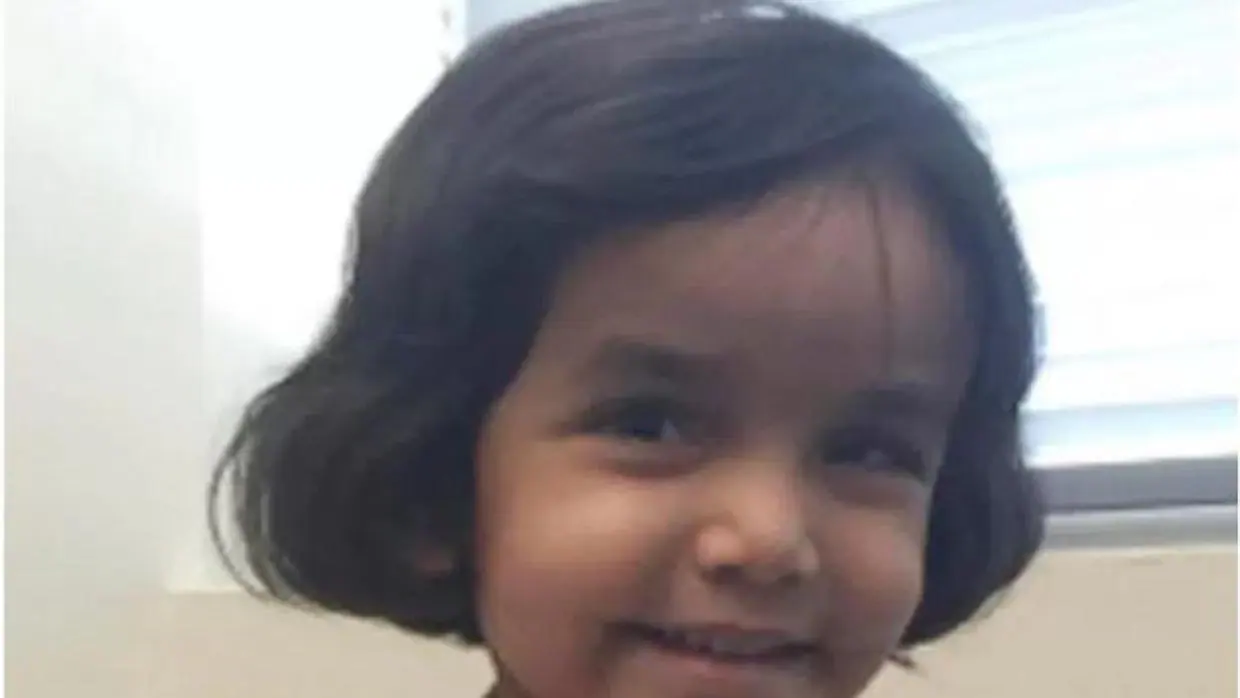 Una niña de tres años, desaparecida tras ser obligada por su padre a estar fuera de casa de noche por desobedecer