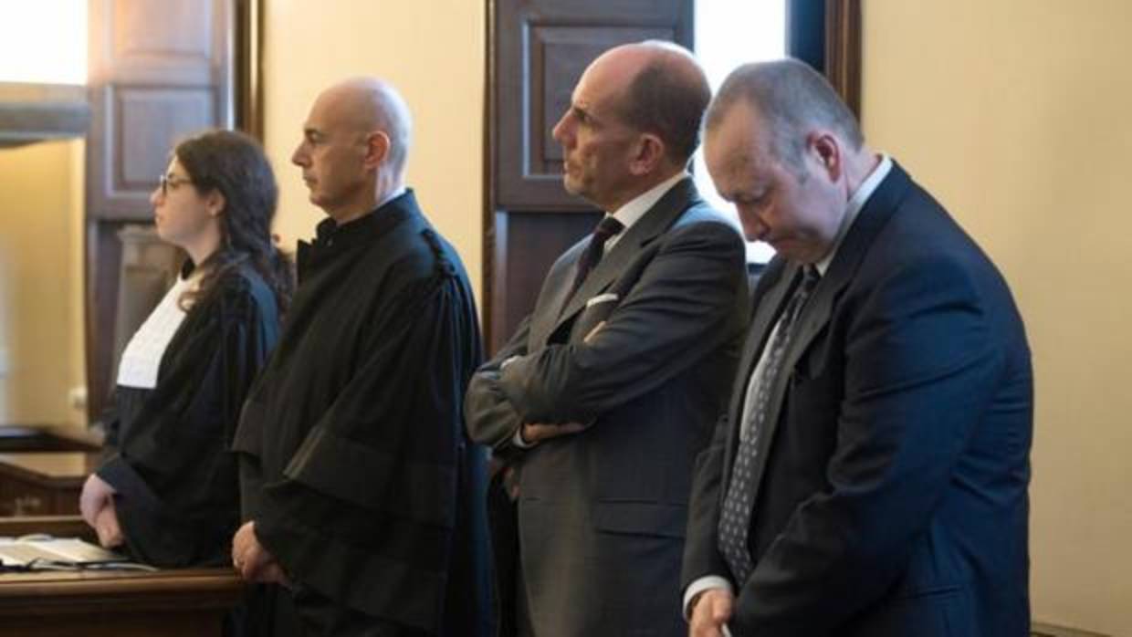 Giuseppe Profiti (izqda.) y Massimo Spina (drcha.) durante el veredicto del tribunal del Vaticano