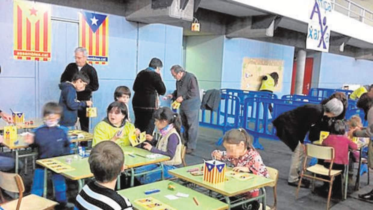Los padres han denunciado el adoctrinamiento ideológico que se está produciendo en los colegios de Cataluña