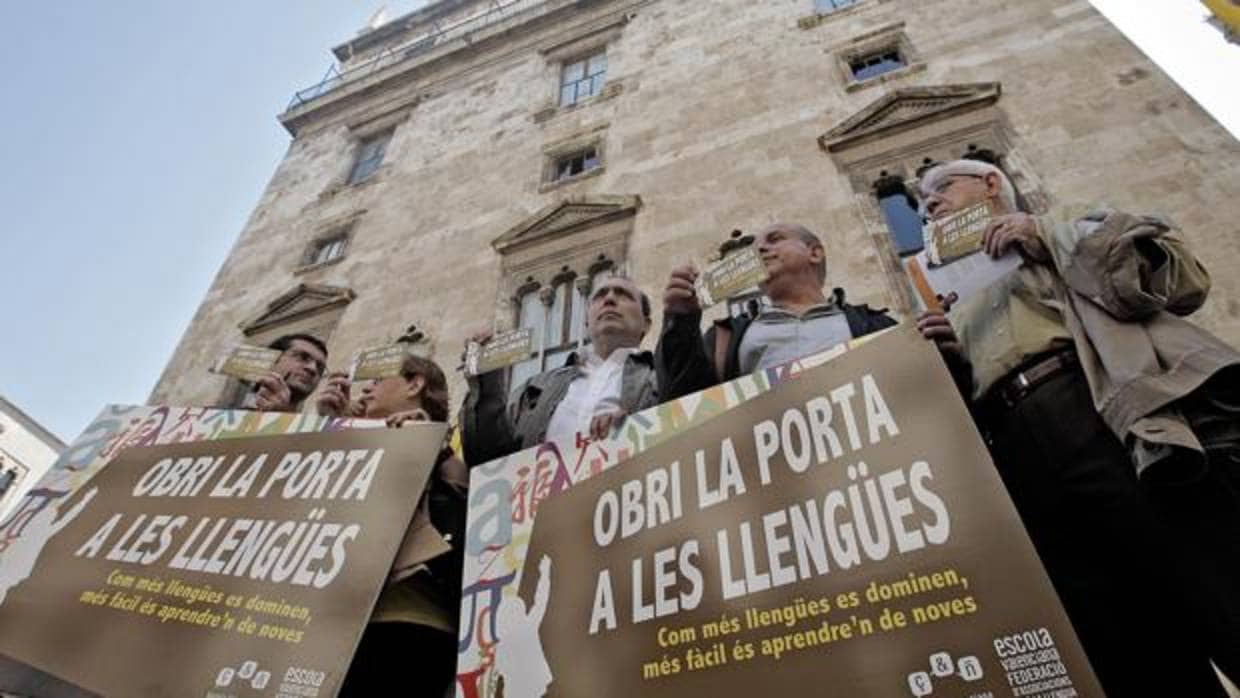 Las denuncias de adoctrinamiento ideológico se han extendido a los centros escolares de la Comunidad valenciana