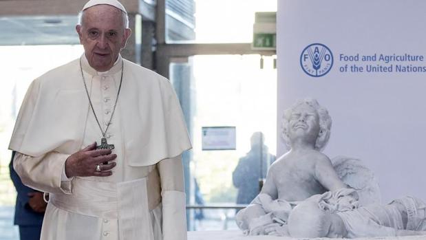 El Papa urge a frenar las guerras y el cambio climático, causa de la crisis de refugiados