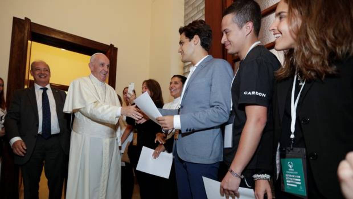 El Papa Francisco con los jóvenes de la «Scholas Occurrentes»