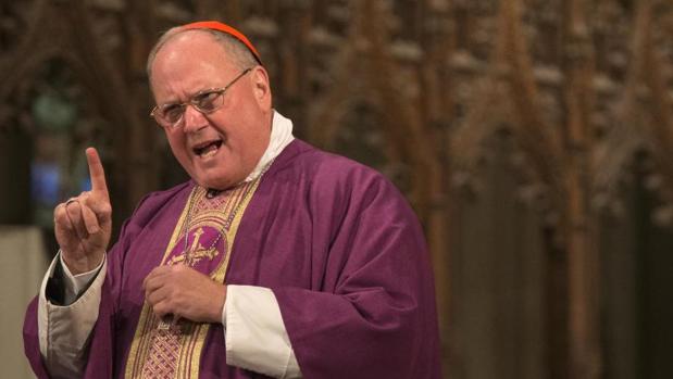 Imagen de archivo del cardenal arzobispo de Nueva York, Timothy Dolan, en una misa en la catedral de San Patricio