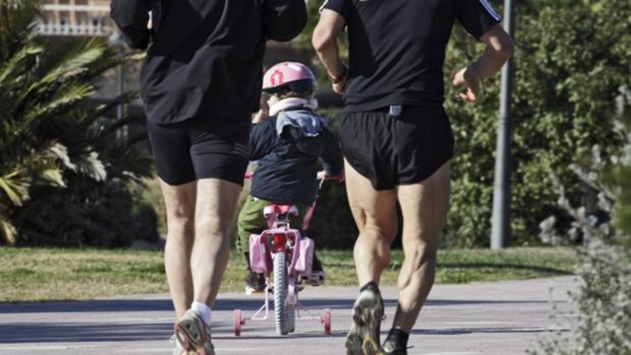 Una niña de 12 años, en estado crítico tras ser  arrollada por un camión cuando iba en bicicleta