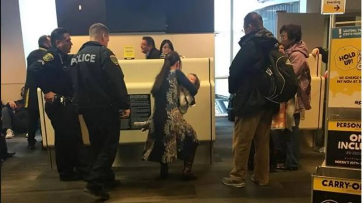 Imagen de la mujer que fue expulsada del avión