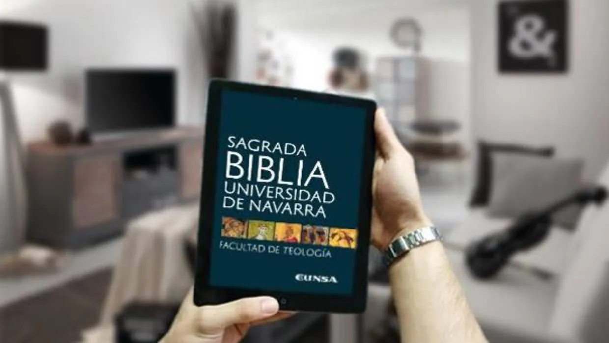 En papel esta Biblia supone cinco volúmenes de más de mil páginas cada uno, pero en su versión digital apenas ocupa 6,6 Mb