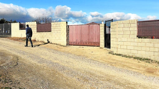 Alrededores de la finca de El Molar en la que se produjeron los hechos, ayer al mediodía