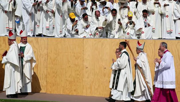 El Papa invita a los chilenos crispados a «sembrar la paz a golpe de vecindad»