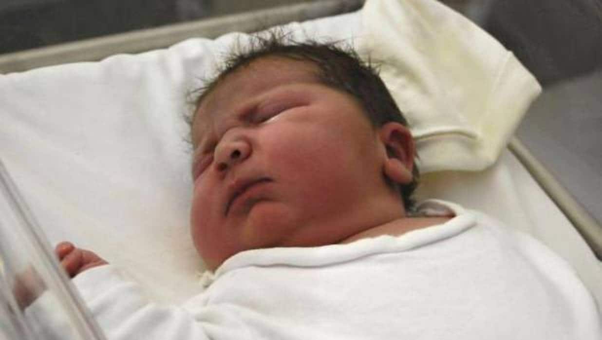 Da a luz un bebé de más de seis kilos en un parto natural sin anestesia epidural