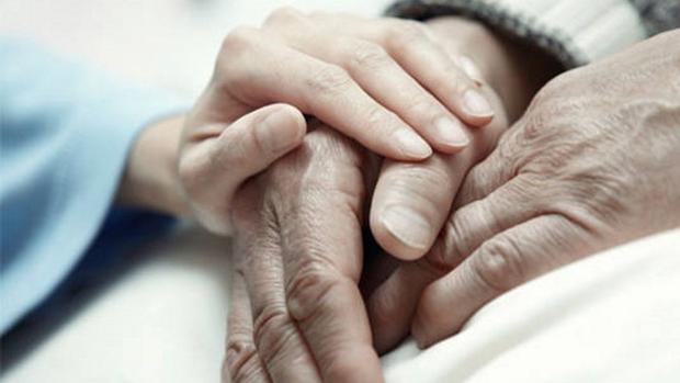 «No pidas la eutanasia. Déjame cuidarte, como tú a los abuelos»