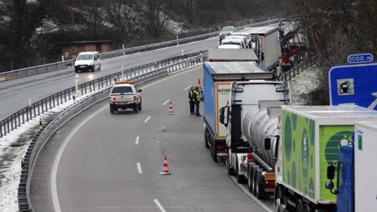 El estado de las carreteras, en directo: 240 km de la red principal afectadas por hielo y nieve