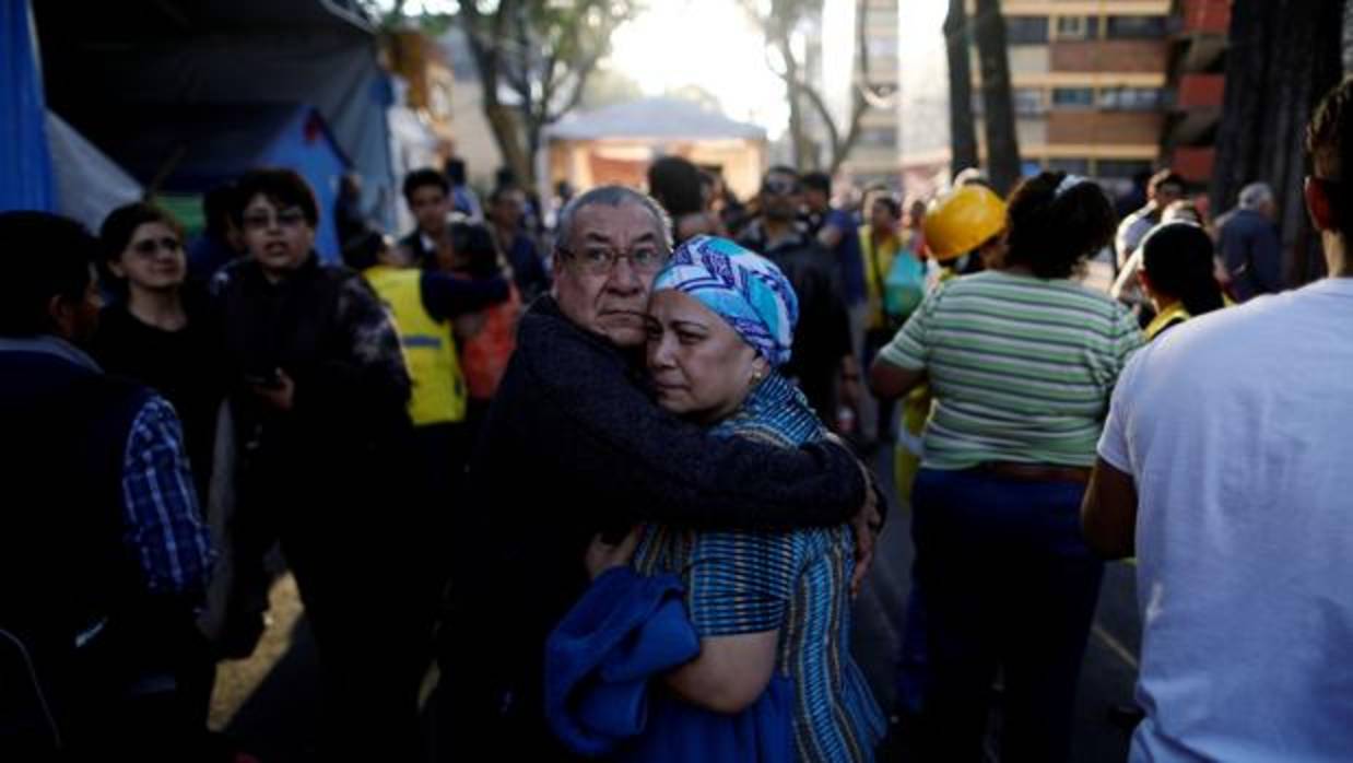 Los mexicanos, en la calle tras escuchar las alarmas sísmicas