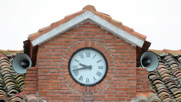 La polémica está servida en Cogeces de Íscar: un juez  ordena «apagar» el reloj del Ayuntamiento por molesto