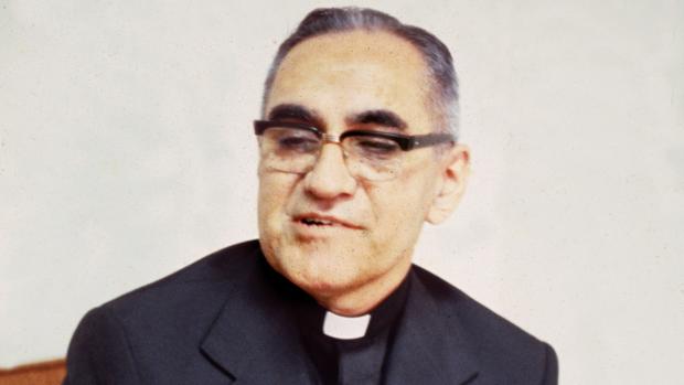 El Papa Francisco firma la canonización del arzobispo salvadoreño Romero