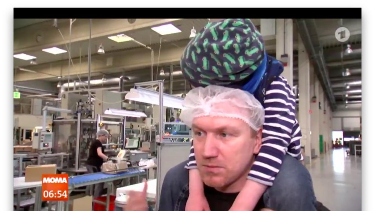 Empleados de una fábrica trabajan 3.300 horas extra para que un compañero cuide de su hijo enfermo
