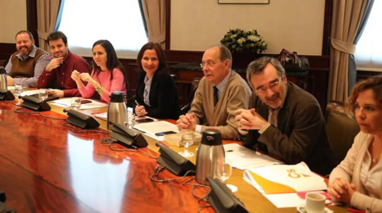 Representantes de Podemos, PSOE y Ciudadanos en la reunión de la Subcomisión
