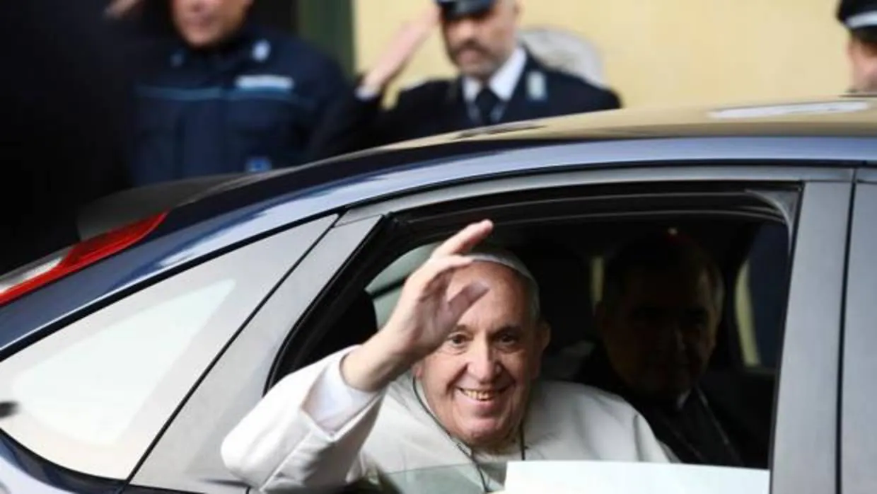 El Papa camino a la cárcel romana Regina Coeli