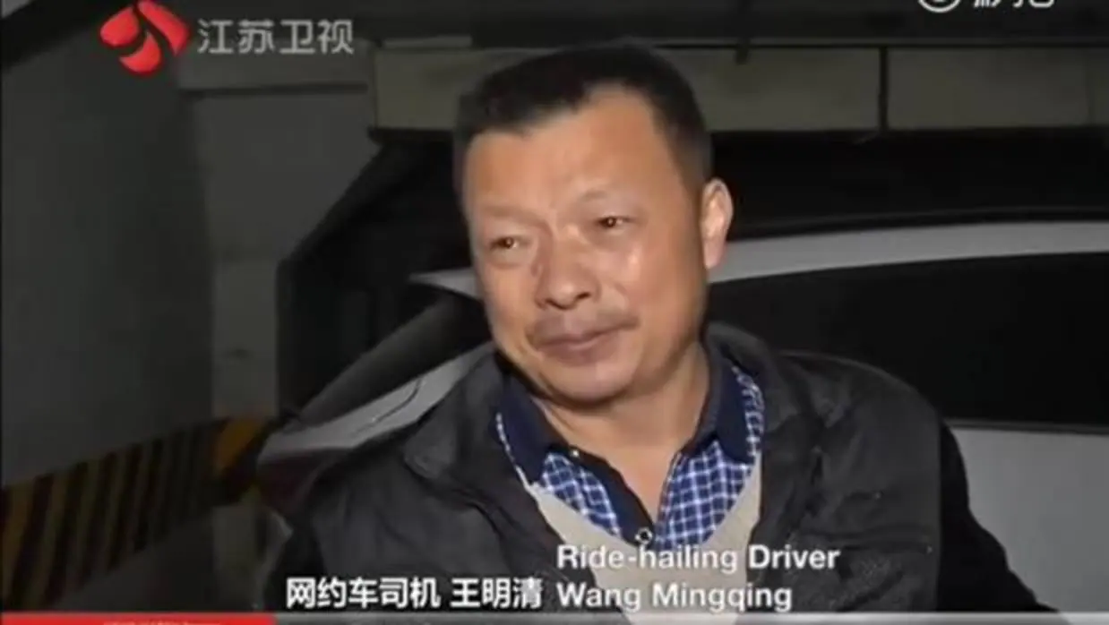 Fotograma del vídeo en que Wang Mingqing cuenta su historia