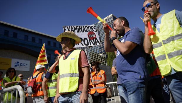 Vuelta a la carga de los examinadores de tráfico: se manifiestan en cinco comunidades