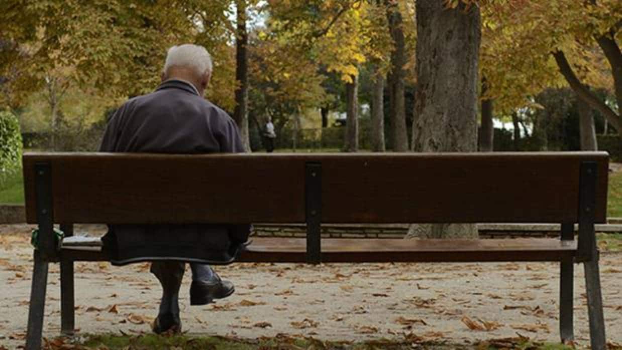 La soledad se instala en uno de cada cuatro hogares: 4,68 millones de españoles viven sin compañía