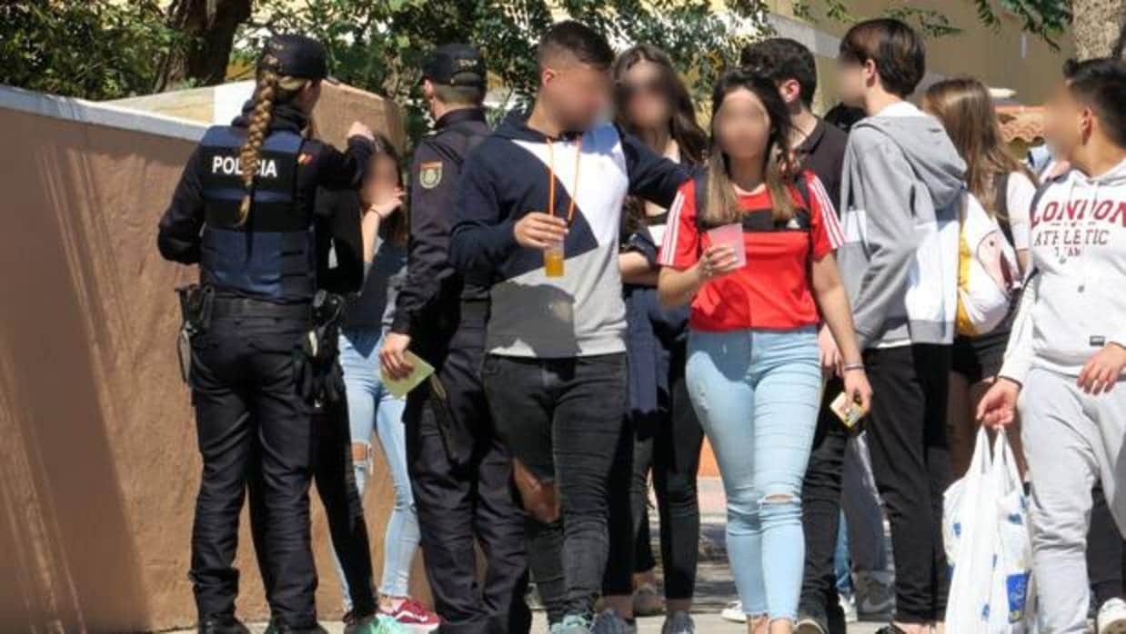La Policía identifica a los menores de edad en la romería alicantina de la Santa Faz