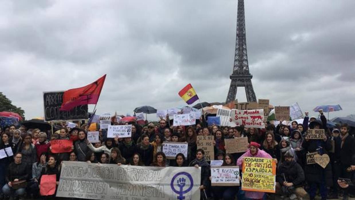 Decenas de personas se manifiestan en París contra la sentencia de «La Manada»