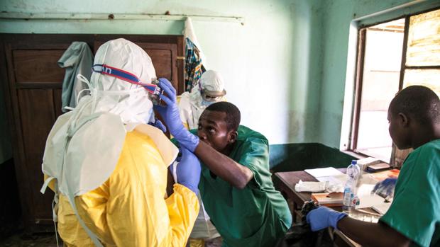 La OMS aprueba el uso de 4.000 vacunas contra el ébola en el Congo