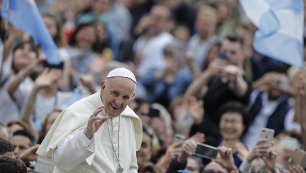 El Papa pide que los católicos de China puedan vivir «con serenidad» y «en plena comunión con el sucesor de Pedro»