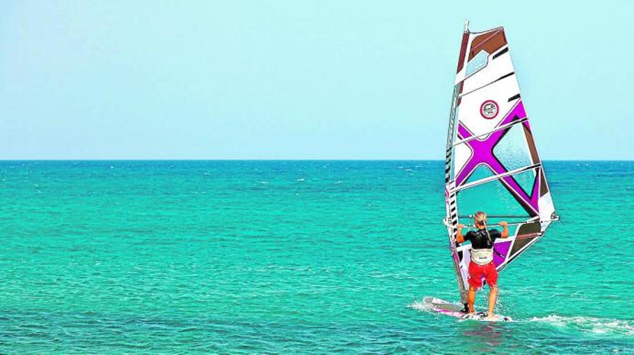 Windsurf en playa del Granillo. Península de Jandía. Isla Fuerteventura