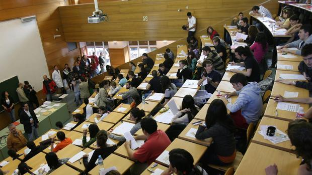 El Supremo anula los despidos en verano de los interinos que trabajen durante el curso