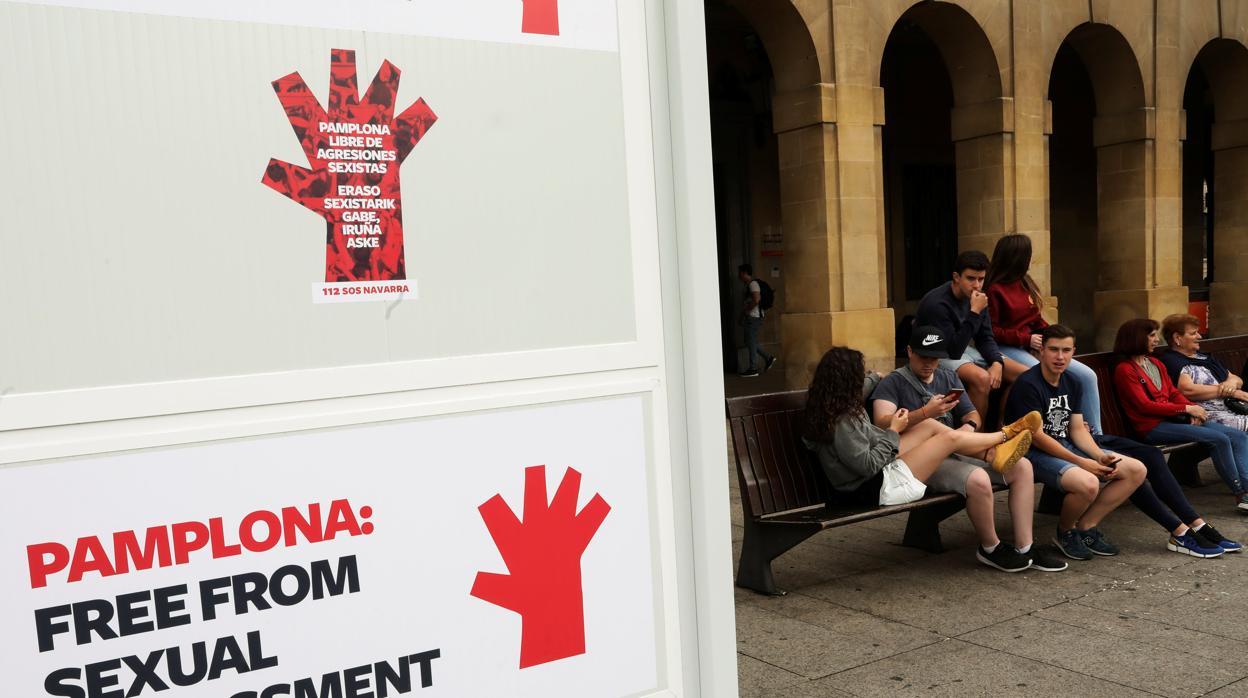 Cartel informativo sobre la campaña contra las agresiones sexistas en San Fermín ABC