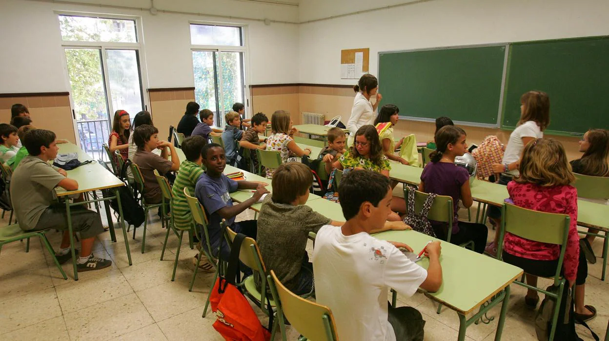 Las plazas en la escuela pública generan un conflicto en las familias catalanas