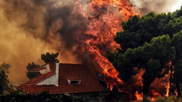 Incendio en Grecia: «Vieron el final y se abrazaron»