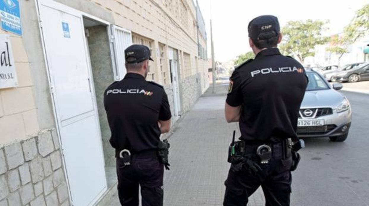 Agrede sexualmente a una joven en el ascensor de su casa en Murcia y le rompe la nariz