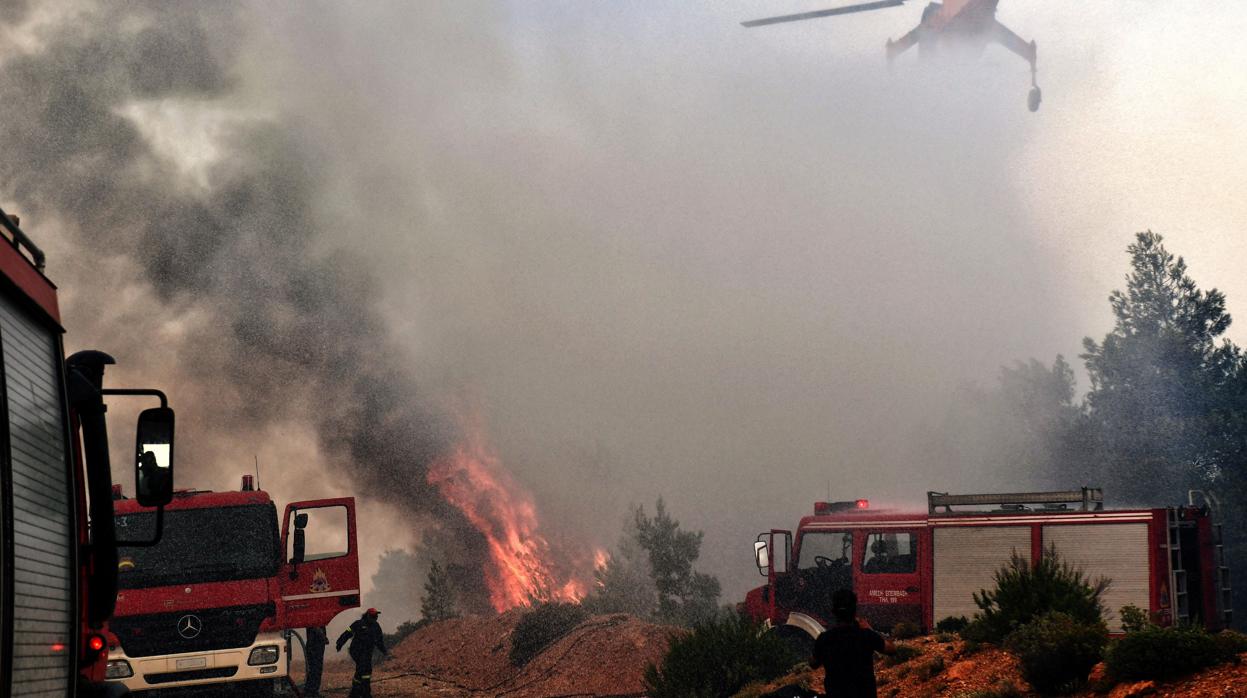 El Gobierno griego habla de incendios provocados y culpa a las condiciones atmosféricas