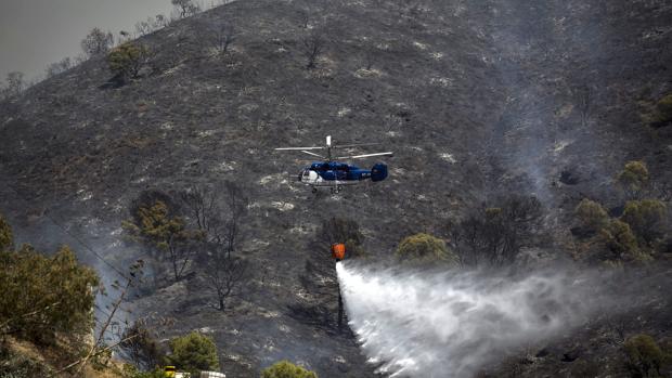 El incendio de Málaga se estabiliza y los desalojados pueden volver a sus casas