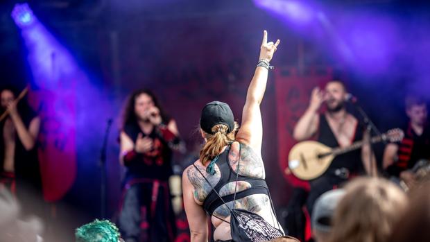 Dos ancianos se escapan de una residencia para ir a un festival de heavy metal