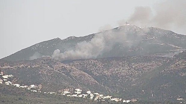 Los Bomberos dan por estabilizados los cuatro focos del incendio de Roses