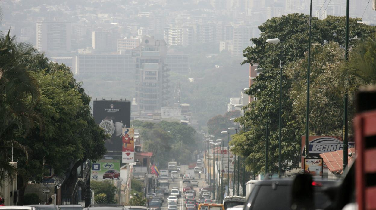 El humo es uno de los síntomas de la temporada seca que vivió Venezuela durante la temporada de El Niño