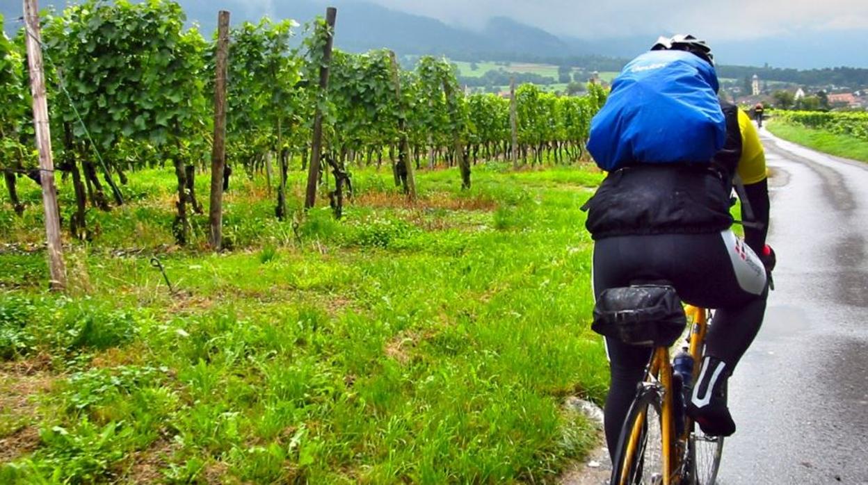 Imagen de archivo de un ciclista en Suiza