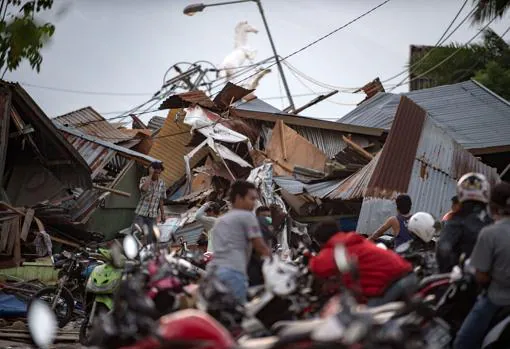 Indonesia teme miles de muertos por el tsunami en la isla de Célebes