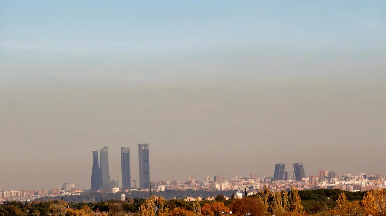 Una vista de la capital española bajo una «boina» de contaminación