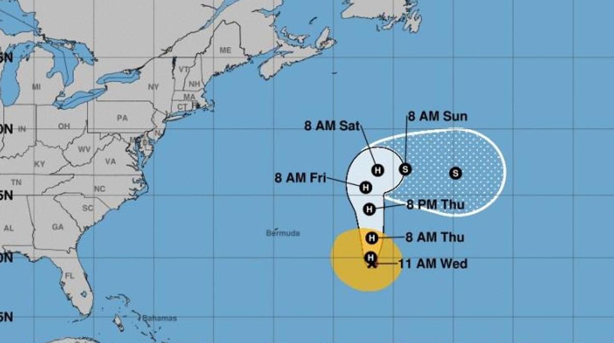 Leslie se convierte en huracán y mantiene en vilo a  Canarias