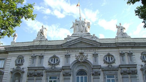 «Dejaron morir a su madre de forma cruel, sin cambiarla de posición ni lavarle las heridas»