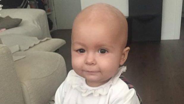 Cataleya, la bebé vallisoletana de un año enferma de leucemia, recibe el alta