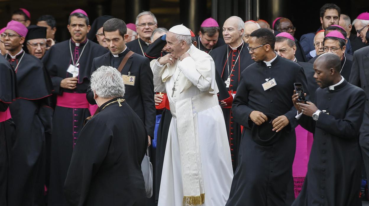 El Papa abandona el Sínodo de los Obispos, celebrado en el Vaticano
