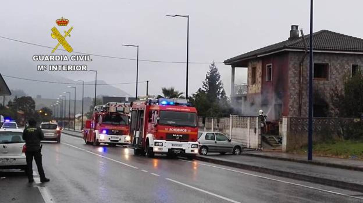 Imagen facilitada por la Guardia Civil del incendio