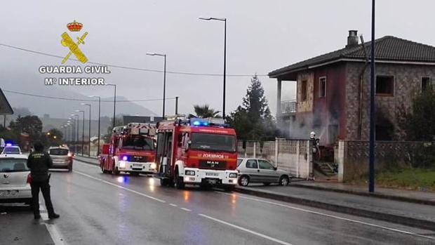 Un guardia civil fuera de servicio rescata a dos ancianos de un incendio en Cantabria